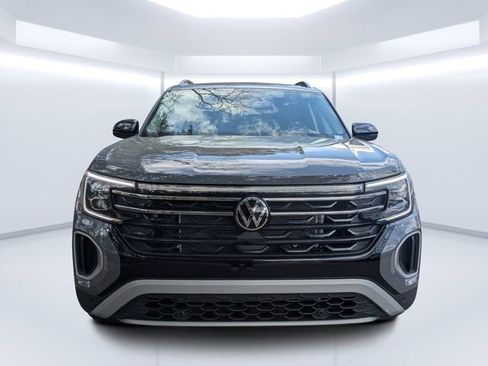 New 2026 Volkswagen Atlas Peak Edition image 8