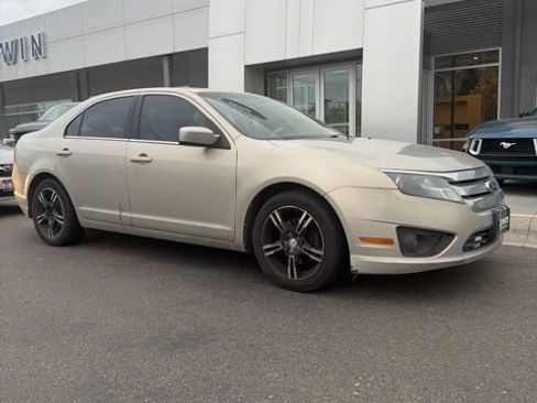 Used 2010 Ford Fusion SE image 2