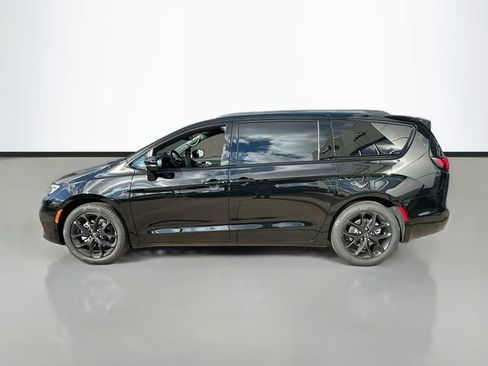 New 2026 Chrysler Pacifica Limited w/ S Appearance Package image 9