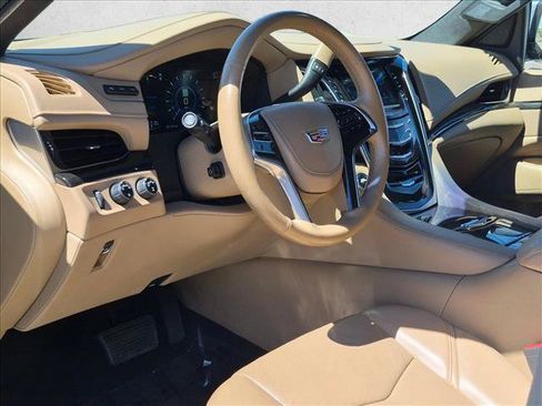 Used 2018 Cadillac Escalade ESV Platinum AWD/4WD image 10