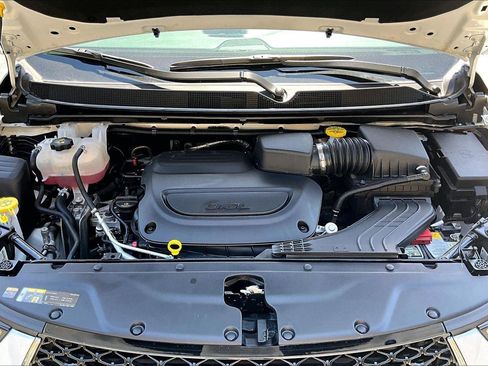 Used 2025 Chrysler Pacifica Select FWD image 11