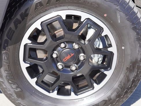 Certified 2025 Toyota Tacoma TRD Off-Road image 16