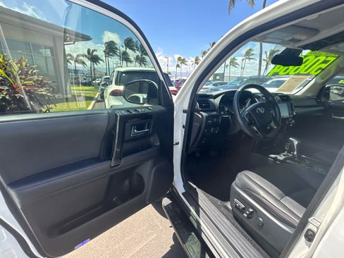 Used 2022 Toyota 4Runner TRD Off-Road Premium AWD/4WD image 12