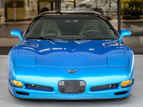 Used 2000 Chevrolet Corvette Coupe w/ Memory Pkg RWD image 5