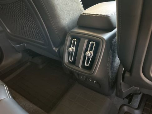 Used 2022 Volvo XC40 T5 R-Design w/ Advanced Package image 29