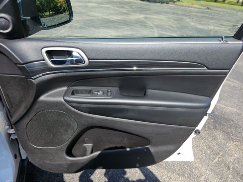 Used 2020 Jeep Grand Cherokee Limited AWD/4WD image 14