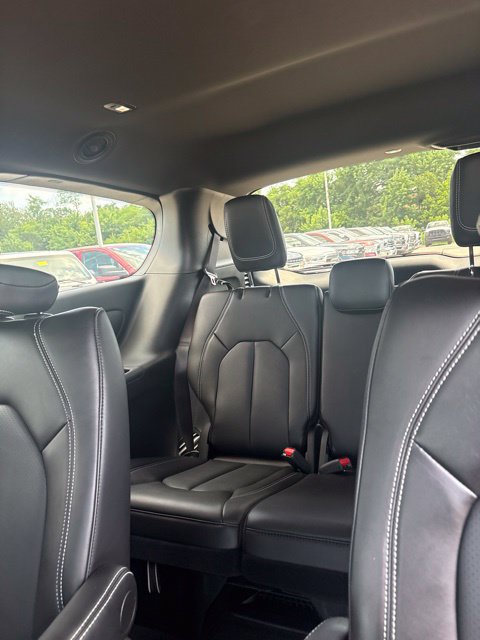 Used 2025 Chrysler Pacifica Select AWD/4WD image 15