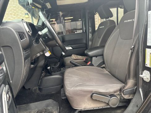 Used 2017 Jeep Wrangler Unlimited Rubicon w/ Max Tow Package image 3