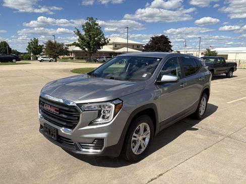 Used 2024 GMC Terrain SLE AWD/4WD image 19