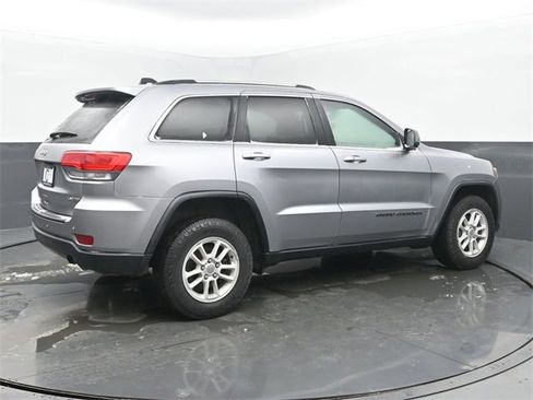 Used 2018 Jeep Grand Cherokee Laredo image 2