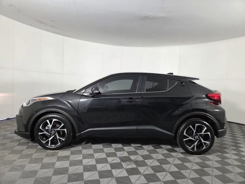 Used 2019 Toyota C-HR XLE image 6