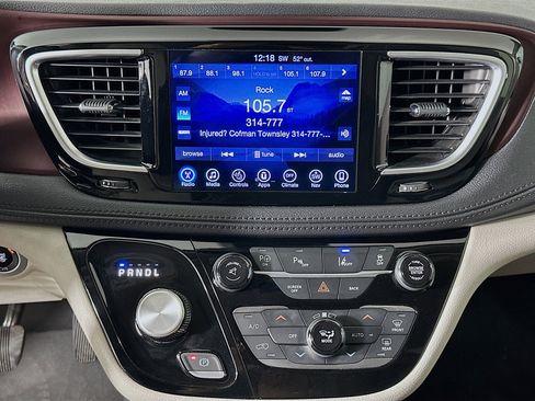 Used 2017 Chrysler Pacifica Limited w/ Advanced Safetytec Group image 21