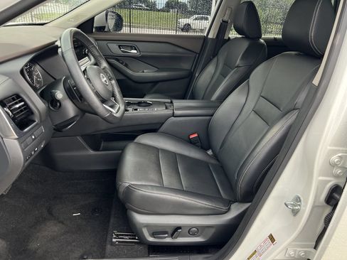 Used 2023 Nissan Rogue SL w/ SL Premium Package FWD image 6