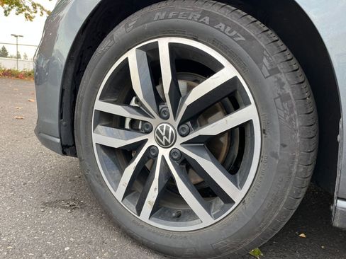 Used 2025 Volkswagen Jetta SE image 30