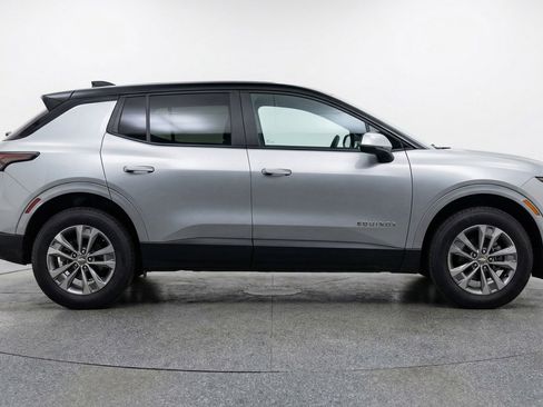 Used 2025 Chevrolet Equinox LT image 11