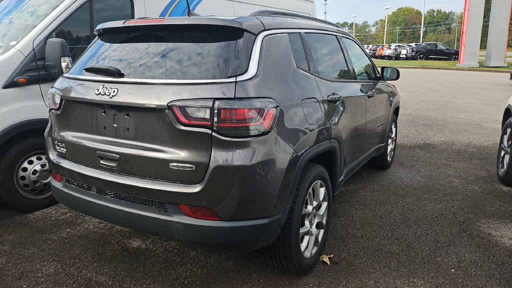Used 2022 Jeep Compass Latitude w/ Sun and Sound Group AWD/4WD image 2