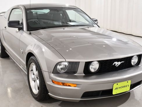 Used 2009 Ford Mustang GT Premium RWD image 4