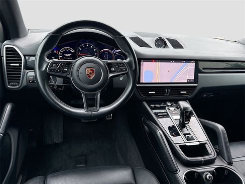 Used 2019 Porsche Cayenne S w/ Premium Plus Package image 25