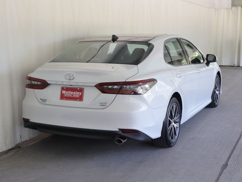 Used 2024 Toyota Camry XLE w/ Cold Weather Package AWD/4WD image 7