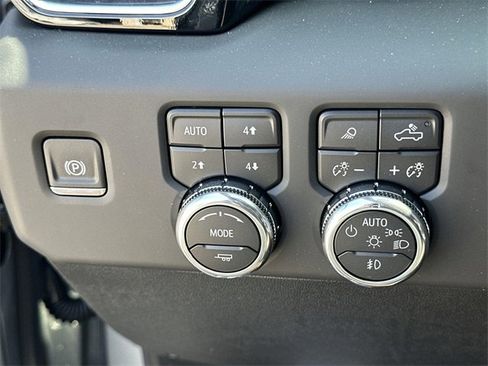 New 2026 GMC Sierra 2500 Denali Ultimate w/ Max Trailering Package image 17