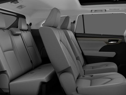 New 2026 Toyota Highlander Platinum image 2