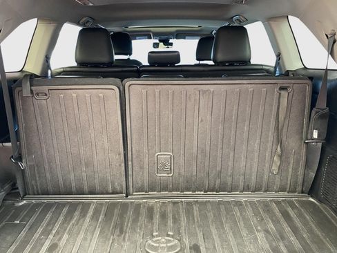 Used 2019 Toyota Highlander XLE AWD/4WD image 16