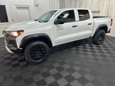 Used 2024 Chevrolet Colorado Trail Boss AWD/4WD image 5