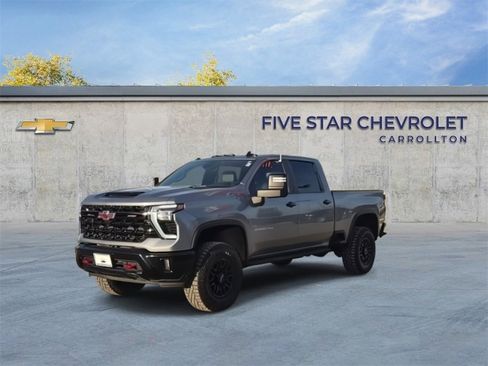 Used 2024 Chevrolet Silverado 2500 ZR2 w/ Technology Package image 3
