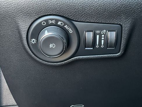 Used 2025 Jeep Compass Trailhawk image 26