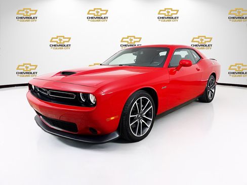 Used 2023 Dodge Challenger R/T RWD image 3