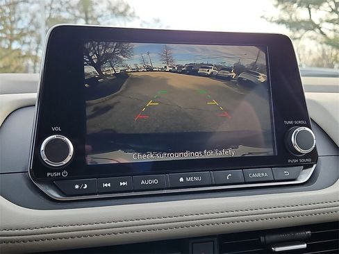 Certified 2024 Nissan Rogue SV image 17