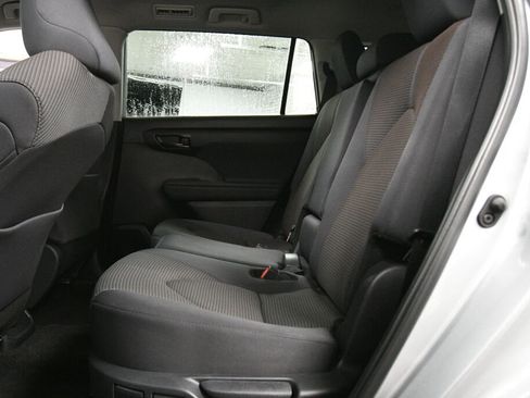 Certified 2025 Toyota Highlander LE image 19
