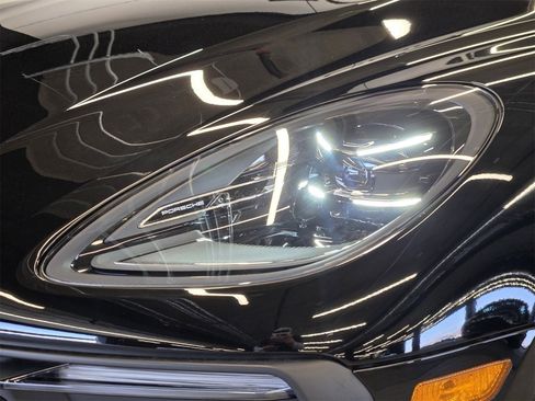 Used 2025 Porsche Macan image 26