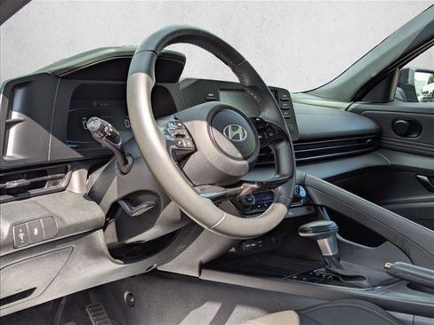 Used 2025 Hyundai Elantra Sport FWD image 9