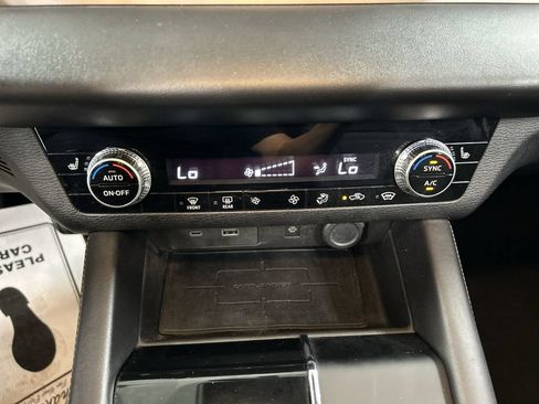Used 2024 Mitsubishi Outlander SE AWD/4WD image 17