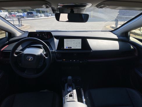 Used 2025 Toyota Prius XSE image 30