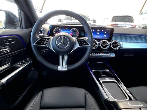 Used 2025 Mercedes-Benz GLB 250 image 5