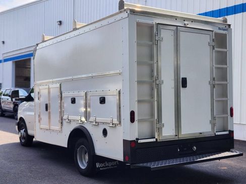Used 2022 Chevrolet Express 3500 w/ Power Convenience Package RWD image 3
