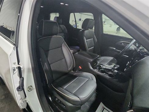 Used 2023 Chevrolet Traverse Premier image 30