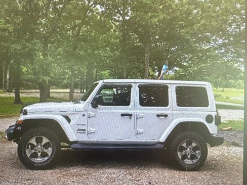 Certified 2019 Jeep Wrangler Unlimited Sahara AWD/4WD image 3