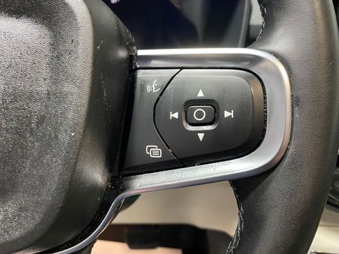 Used 2024 Volvo XC40 B5 Plus image 18