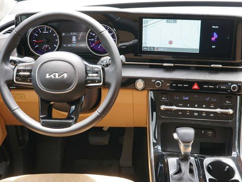 Certified 2023 Kia Carnival EX FWD image 29