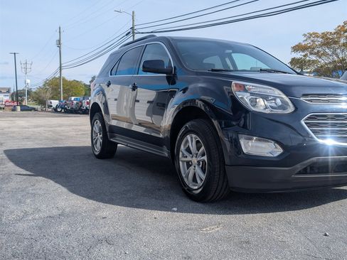 Used 2017 Chevrolet Equinox LT image 3