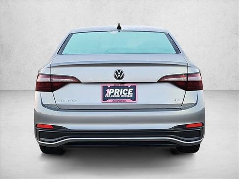 Used 2024 Volkswagen Jetta SE FWD image 7