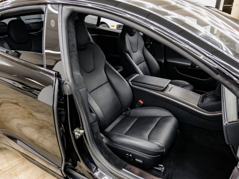 Used 2021 Tesla Model S Plaid image 32