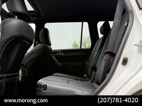 Used 2022 Lexus GX 460 Premium w/ Accessory Package AWD/4WD image 23