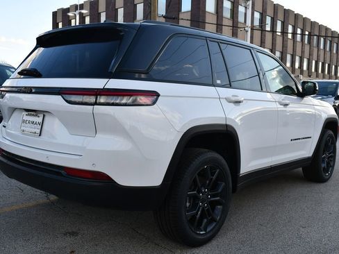 New 2025 Jeep Grand Cherokee Limited w/ Trailer Tow Package AWD/4WD image 6