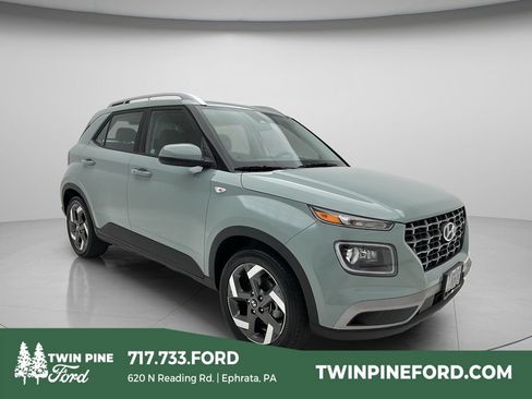 Used 2025 Hyundai Venue Limited FWD image 1
