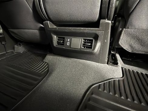 Used 2024 Chevrolet Silverado 1500 Custom image 27