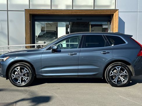 Used 2022 Volvo XC60 B5 Momentum w/ Climate Package image 5